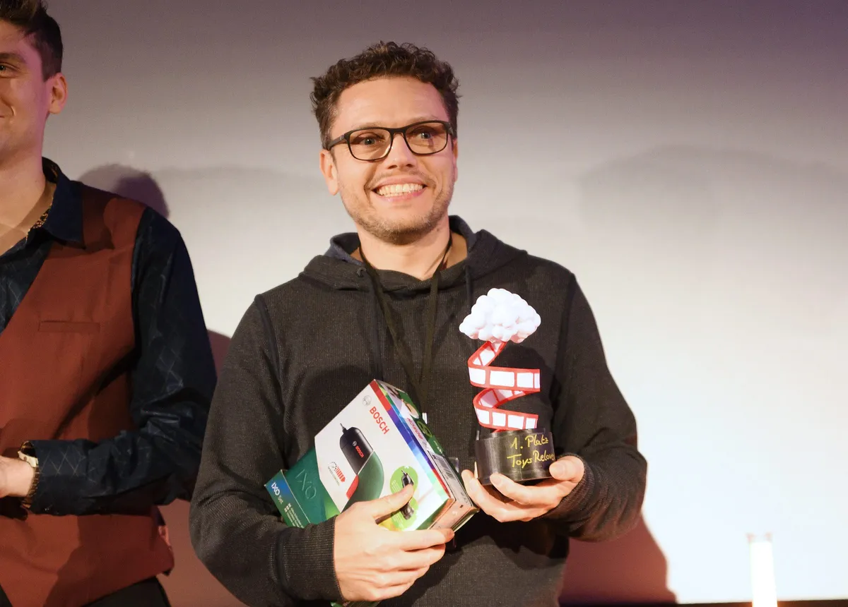 Toys Reloved mit dem Pokal für den 1. Platz